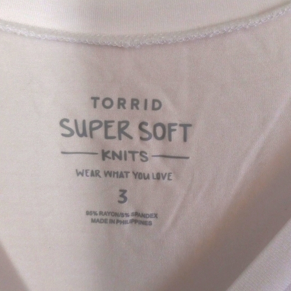 Torrid 3 women's short sleev white t-shirt with sequined lightning bolt … - Picture 2 of 7